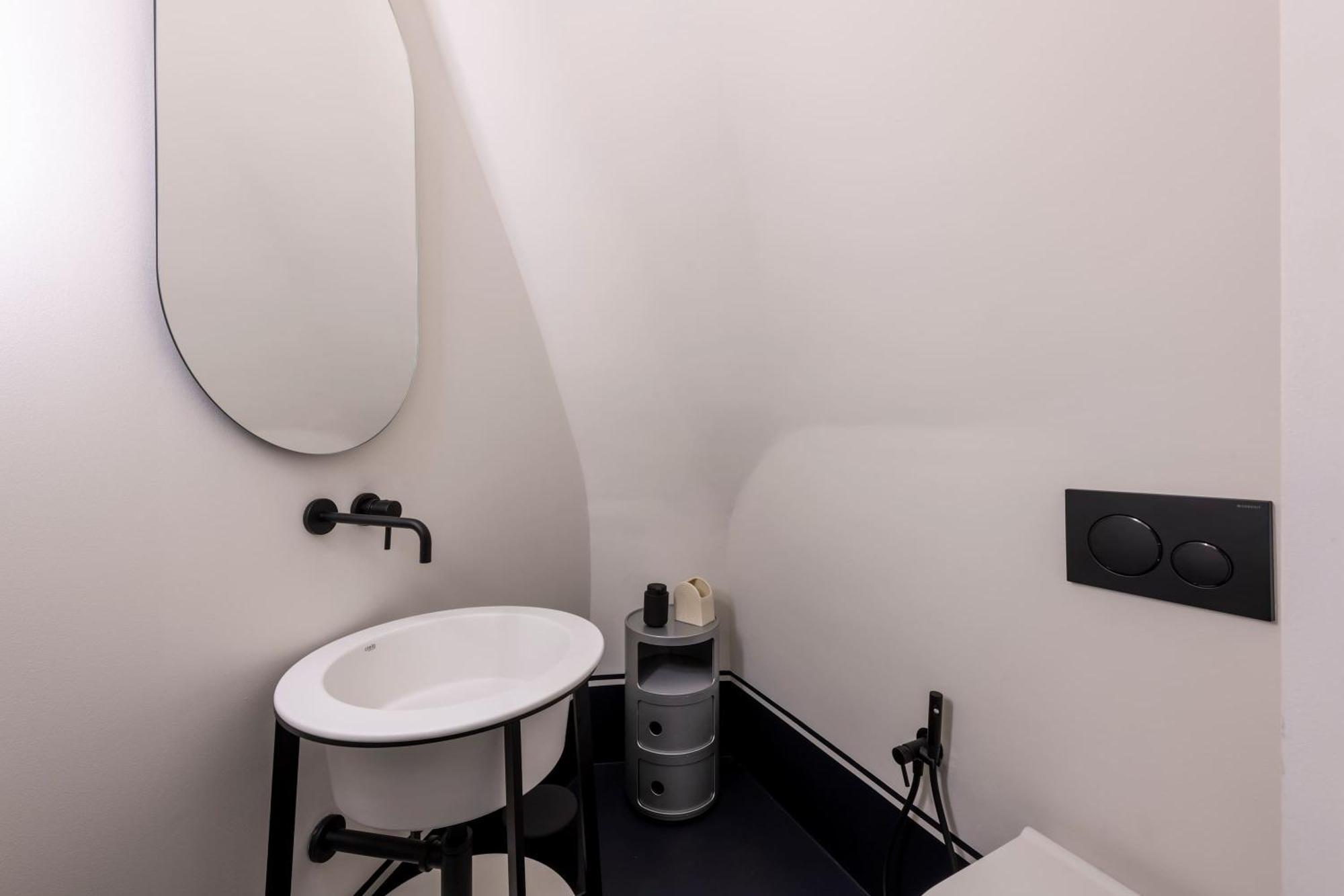 Stunning Cupola Apt-steps From San Babila & Duomo