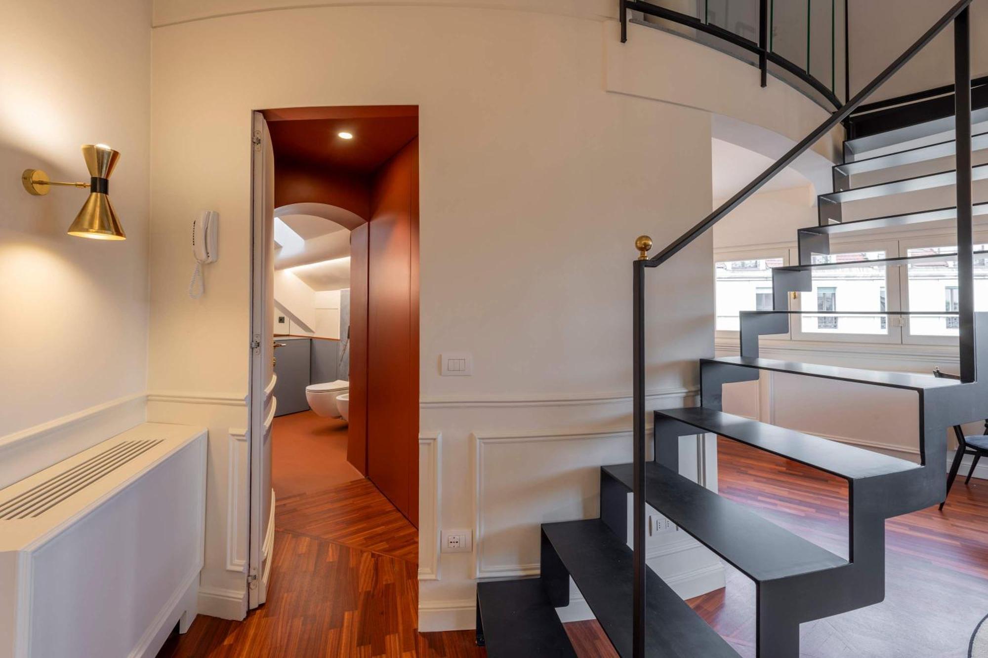 Stunning Cupola Apt-steps From San Babila & Duomo Milan